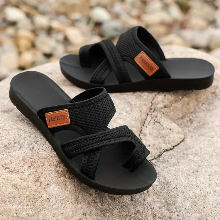 "Vattentåliga ergonomiska herrkomfortsandaler i svart, brun och röd, perfekt för sommardagar med modern stil."