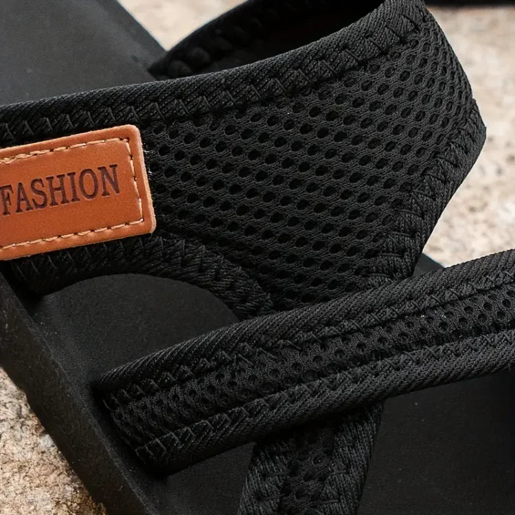 "Vattentåliga ergonomiska herrkomfortsandaler i svart, brun och röd, perfekt för sommardagar med modern stil."