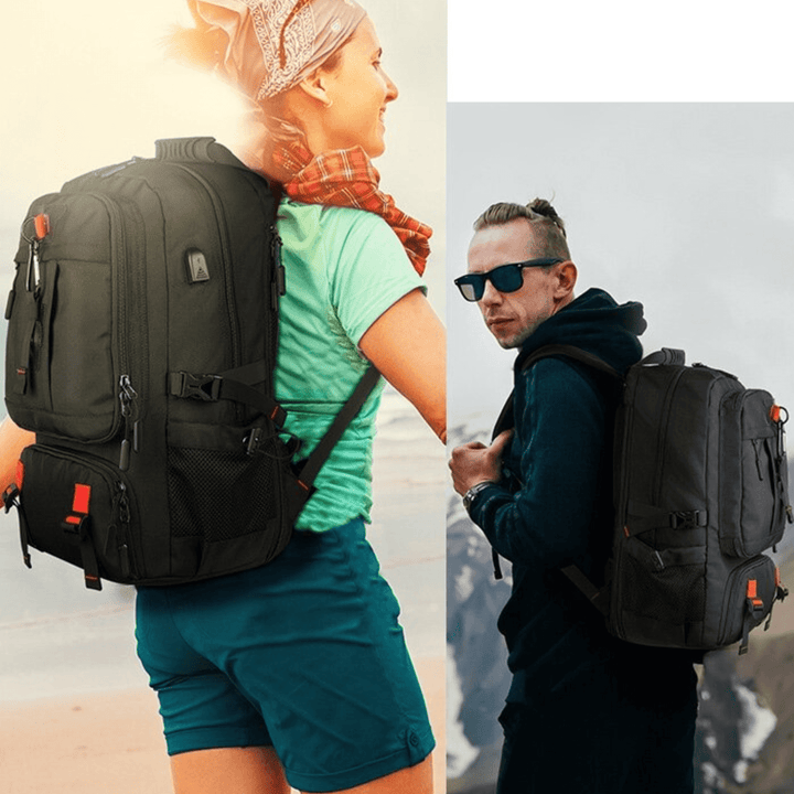 "Vattentät 50L ryggsäck för äventyr, framifrån. Slitstark polyester, modern design, USB-port för laddning."