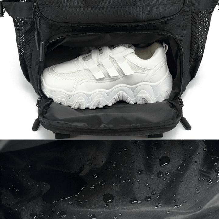 "Vattentät 50L ryggsäck för äventyr, framifrån. Slitstark polyester, modern design, USB-port för laddning."