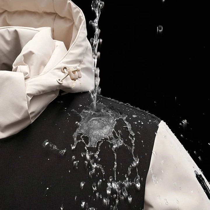 Vattentät damjacka i blå kvilt med avtagbar hätta, fickor, modern stil, perfekt för vinter och dåligt väder.