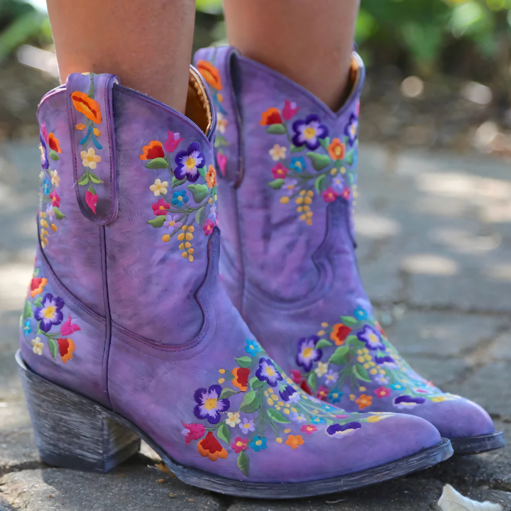 "Väderbeständiga damstövlar i vintage-läderstil, eleganta cowgirl design, brun PU-läder, robust sula, bohemisk look"