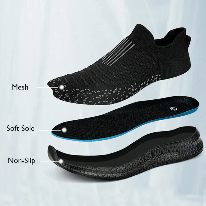 "Ventilerande slip-on herrskor med andningsbart material, lätt design och anti-glid sula för utomhusbruk."