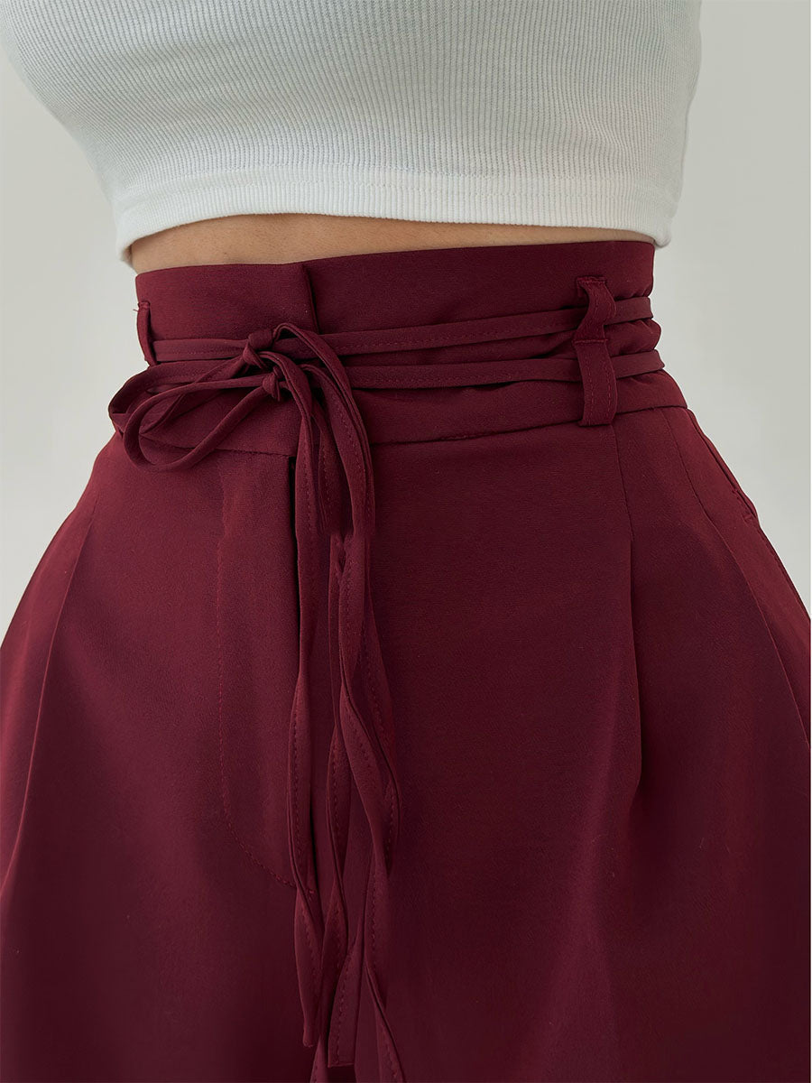 "Vida byxor dam hög midja, elegant passform med mjukt material och vita ben för en stilren och bekväm look."