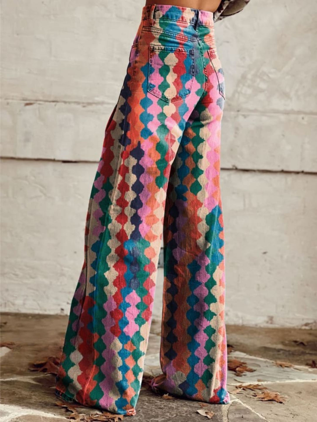 "Vida dambyxor med vintage mönster i mjuk tygblandning, luftiga och eleganta, passar vardag och fest."