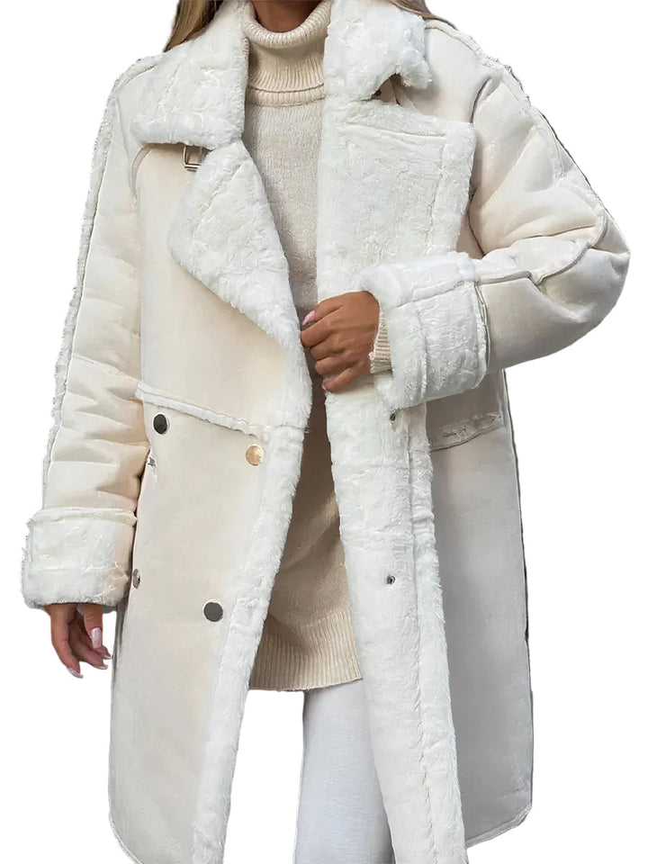 "Vindtät teddykappa för kvinnor i graciös silhuett, mjuk teddystruktur, elegant passform, beige nyans"