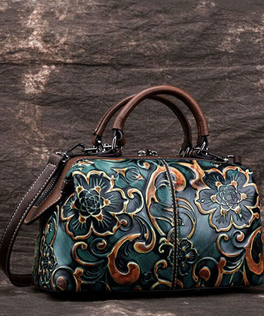 "Vintage damhandväska med präglat kalvskinn, elegant grön färg, sofistikerad stil, perfekt för vardag och fest."