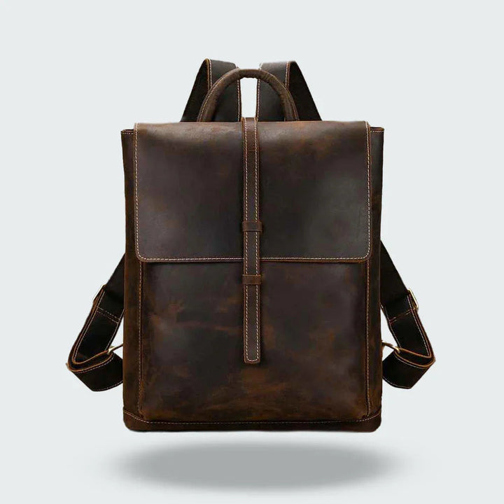 "Vintage herrläderransel med laptopfack, retro stil, elegant läderflik, remstängning, vadderade axelremmar, ikonisk design."