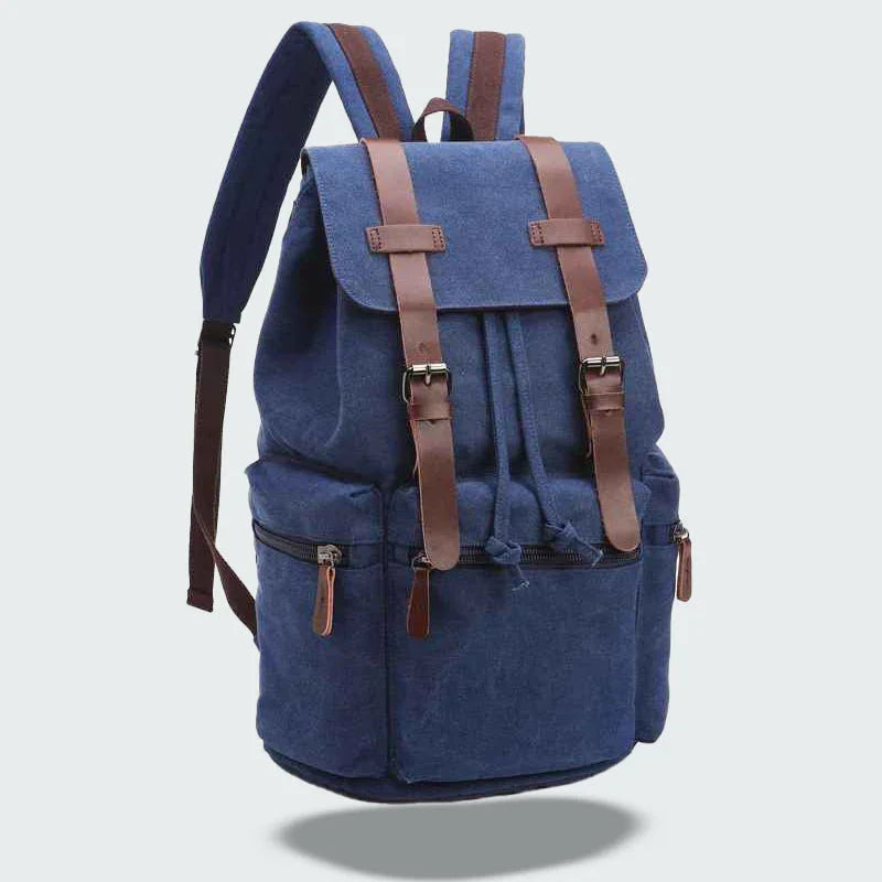"Vintage herrryggsäck i slitstark canvas med läderdetaljer, lock och fickor, perfekt för vardag och äventyr."