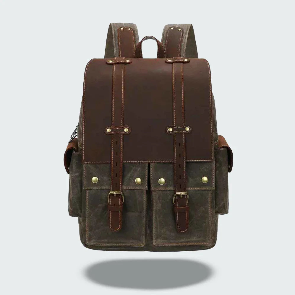 "Vintage kameraryggsäck i vaxad bomull och läder, herrmodell. Stilren design med bruna läderdetaljer och klassisk look."