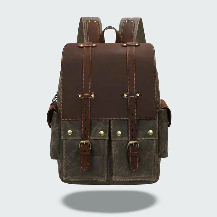 "Vintage kameraryggsäck i vaxad bomull och läder, herrmodell. Stilren design med bruna läderdetaljer och klassisk look."