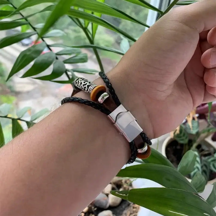 "Vintage klockarmband i PU-läder för Apple Watch, svart eller brunt. Elegant design, perfekt damaccessoar."
