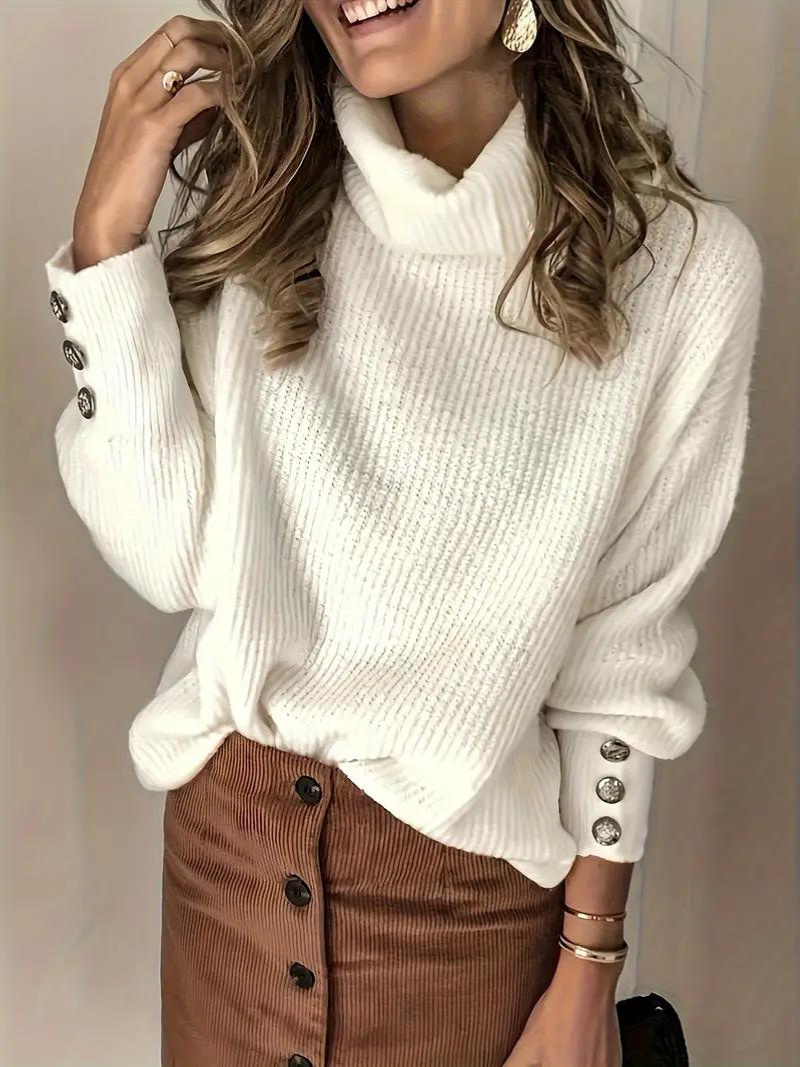 "Vintage turtleneck stickad tröja för kvinnor, elegant med metallknappar, mjukt material, perfekt för vinterdagar."