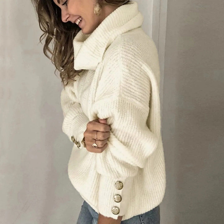 "Vintage turtleneck stickad tröja för kvinnor, elegant med metallknappar, mjukt material, perfekt för vinterdagar."