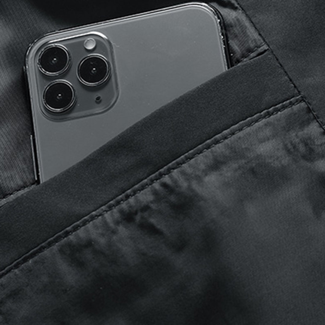 "Värmande herrjacka i modern design, mjukt material, trendig stil, perfekt för kalla dagar."