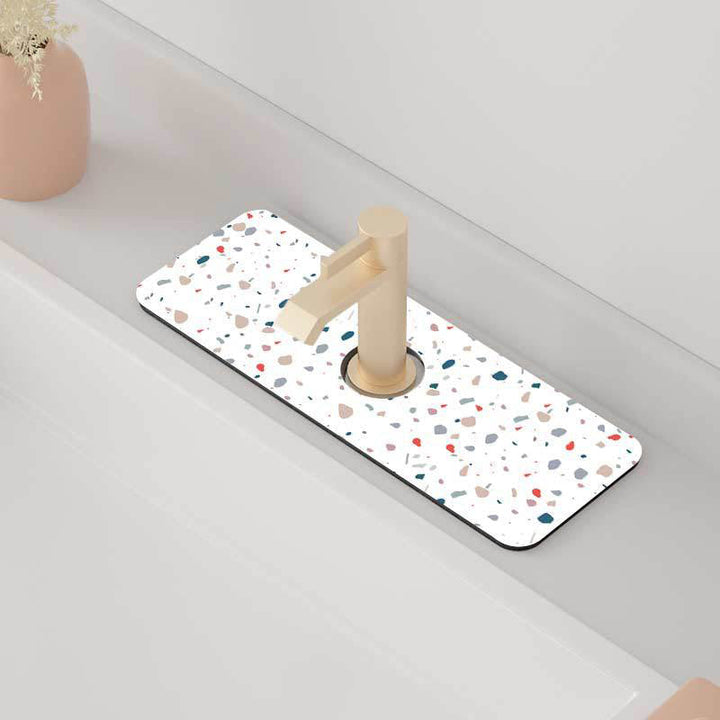 "Absorberande multicolor kök kranmatta, färgglad design, stoppar vattenstänk, hållbar och lätt att rengöra, 38x13,8 cm."