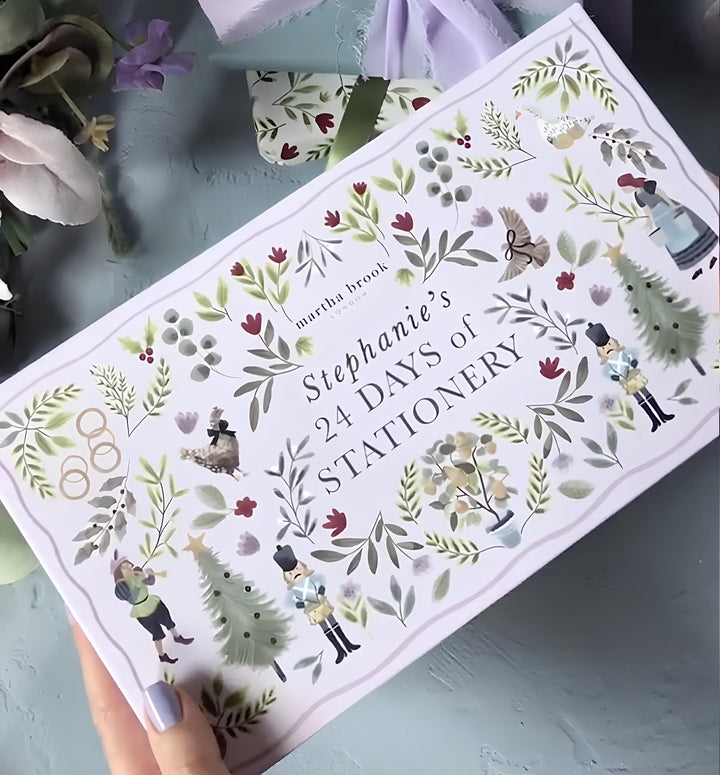 Adventskalender Pappersskatter. Julkalender fylld med pappersvaror & pyssel för kreativ glädje.