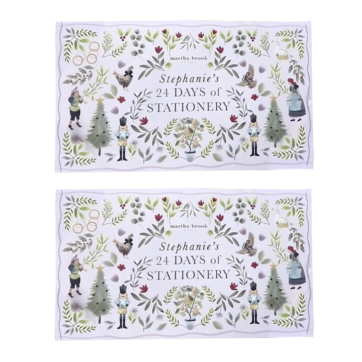 Glädjen att öppna en lucka i en pyssel adventskalender, dolda pappersvaror & pennor väntar.