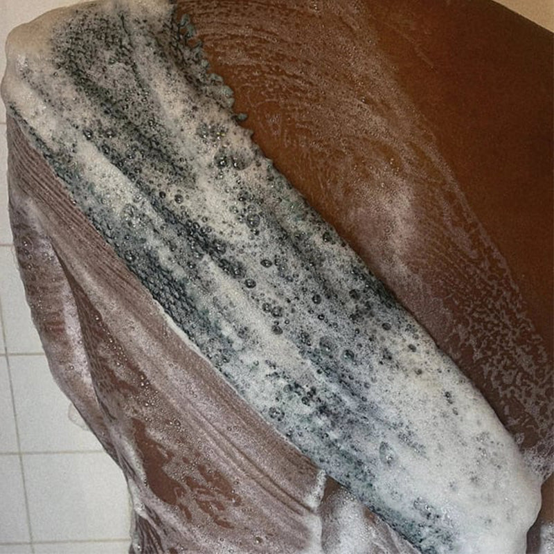"Afrikanskt exfolieringsnät i nylon, blått, grovmaskigt för effektiv hudvård. Perfekt för hela kroppen, även svåråtkomliga om