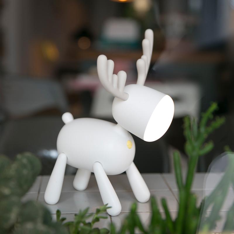 "Älg nattlampa för barnrum, 360-graders justerbar, vit och mjuk belysning, bärbar bordslampa, med trendig design."