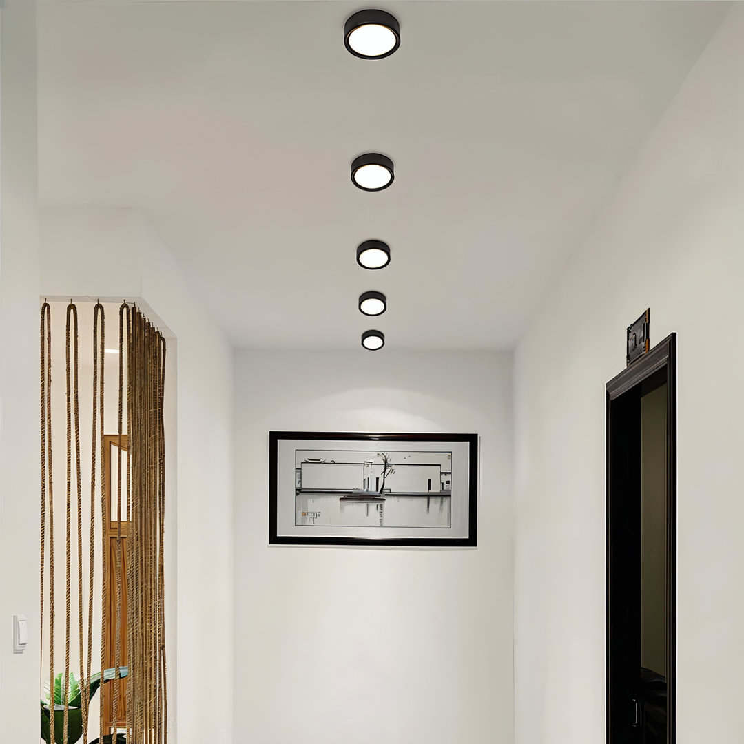 Designlampa: Rund LED taklampa i aluminium, elegant för tak.