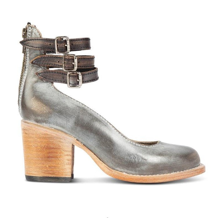 Detalj av Amalia pumps snygga design, bekväma och med en praktisk halkfri sula.