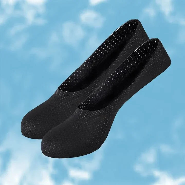 Andningsbara silkesstrumpor för sommar, ljus beige färg med silikonhälgrepp, svala och antibakteriella för optimal komfort.