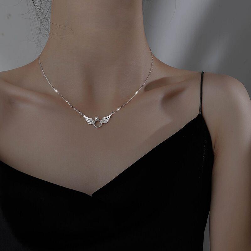 "Ängelvinge halsband för kvinnor, silver och guld, med flytande diamant, elegant änglavingeform, justerbart 45-50 cm"