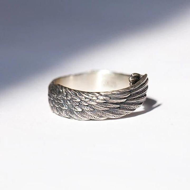 "Änglavinge ring i silver för kvinnor med justerbar storlek, elegant design, symboliserar hopp och kärlek, nickfri."