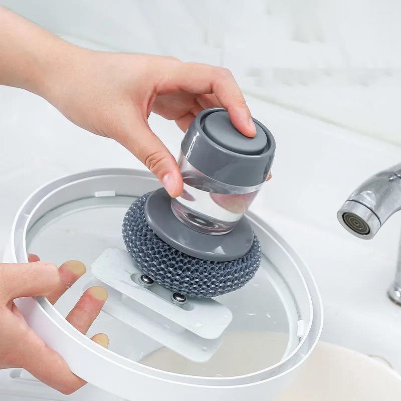 "Antibakteriell handflatansborste med inbyggd dispenser, rostfritt stålborst och ergonomisk design för effektiv köksrengöring
