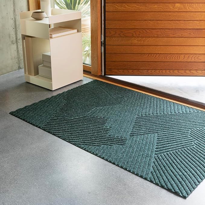 Dörrmatta med antislippfunktion. Smutsfångare & entrématta. Slitstarkt golvskydd av PVC för hemmet.