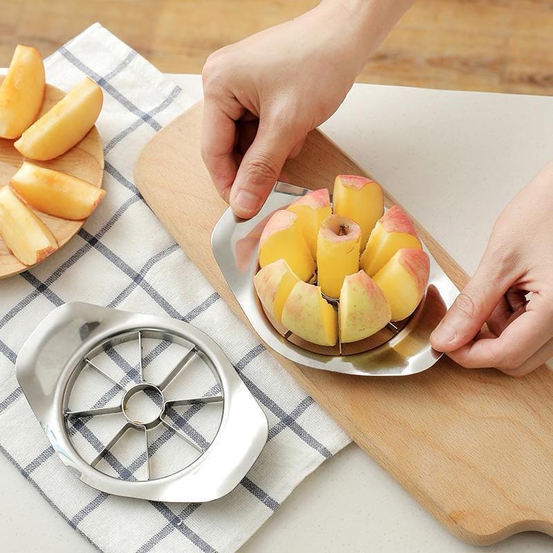"Äppeldelare i robust rostfritt stål, åtta blad, brytsäker design, skär enkelt perfekta äppelskivor, köksredskap."