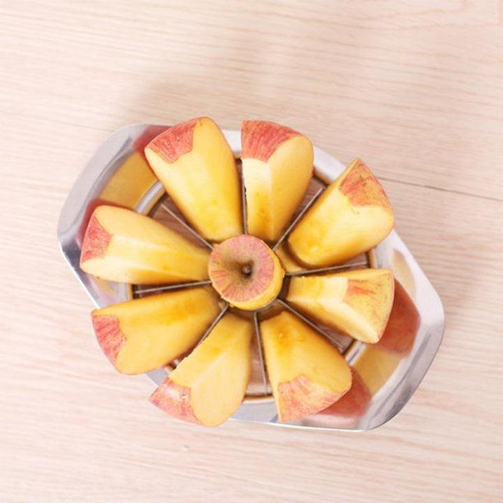 "Äppeldelare i robust rostfritt stål, åtta blad, brytsäker design, skär enkelt perfekta äppelskivor, köksredskap."