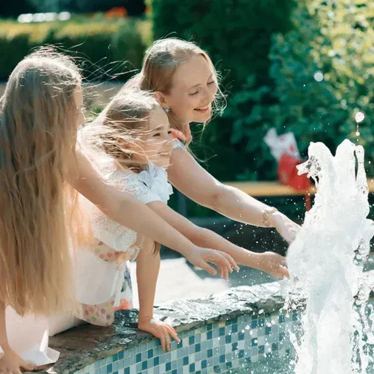 AquaFlex Pro fontänpump med olika tillbehör för vattenfall och fontäner, lyfter din trädgårdsdekor till nya nivåer.