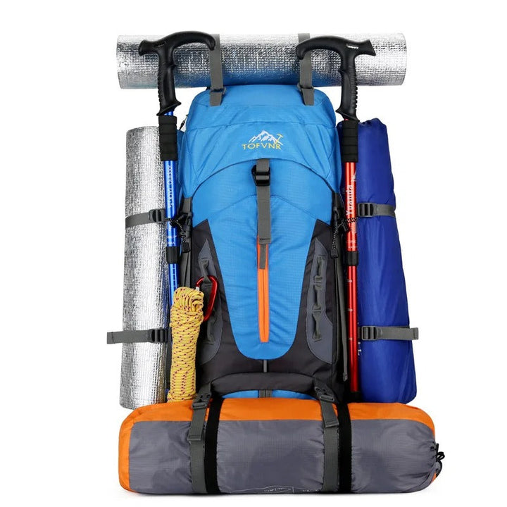 Unisex AquaTrek 45L, en vattentät ryggsäck för äventyr och friluftsliv i krävande miljöer.