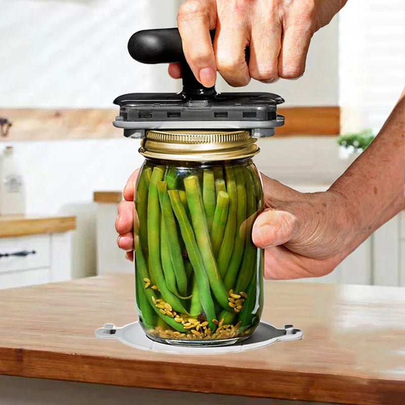 "Arbetsbesparande burköppnare med ergonomiskt handtag, rostfritt stål, justerbar för olika kapsylstorlekar."