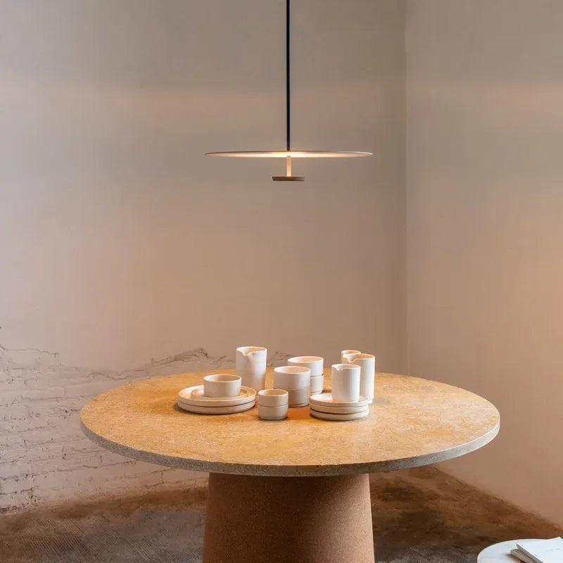 ArcLumi modern LED-hänglampa för vardagsrum eller matsal. Stilren, bågformad design med energisnål LED-belysning.
