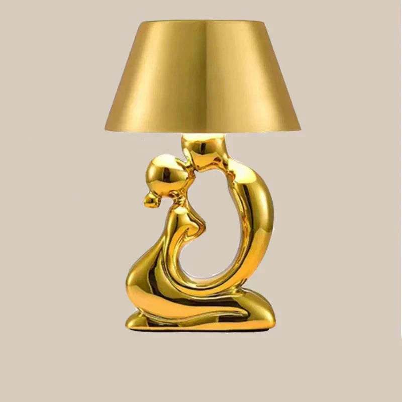 Modern Arden bordslampa, minimalistisk design. Idealisk designerlampa för kontor, sovrum & vardagsrumsbelysning.