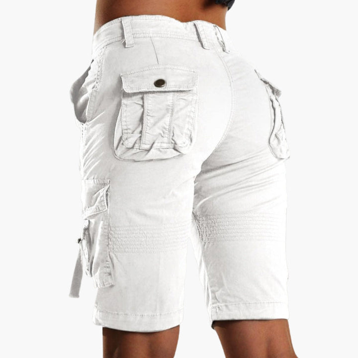 Dam cargo shorts med skön passform och flera fickor. Idealiska sommarshorts för en bekväm och trendig stil.