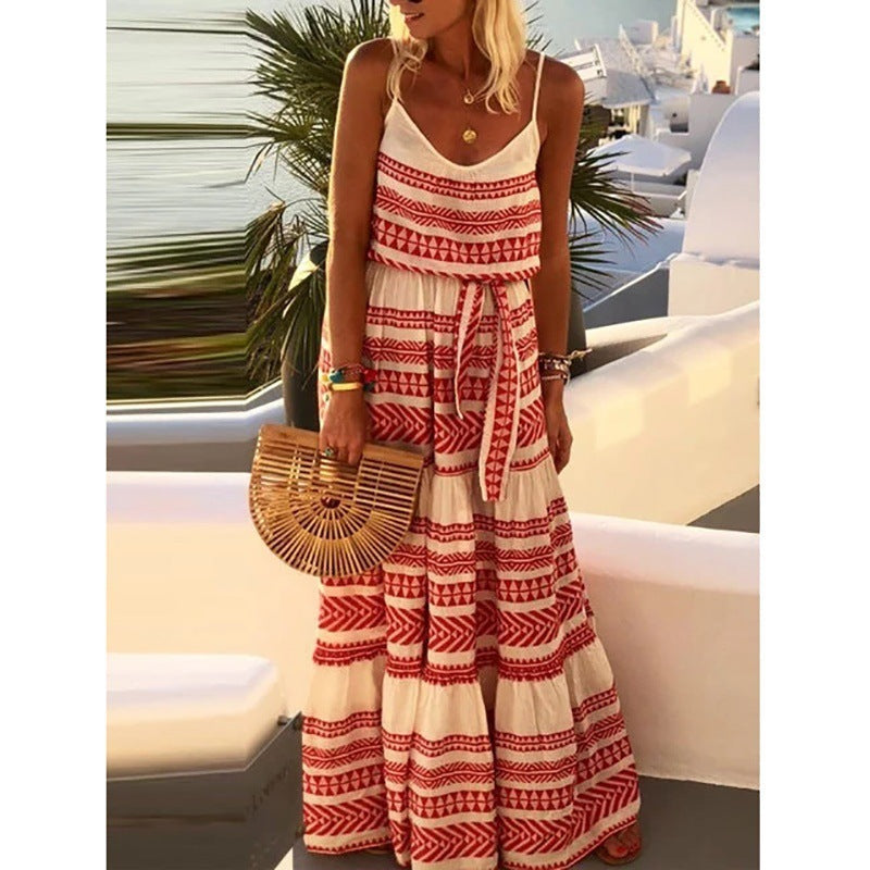 "Ärmlös boho cami maxi klänning med tryck i blå, grön, röd, svart. Perfekt för sommar och semesterdagar."