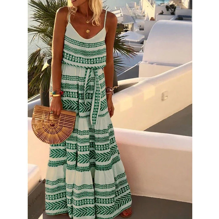 "Ärmlös boho cami maxi klänning med tryck i blå, grön, röd, svart. Perfekt för sommar och semesterdagar."
