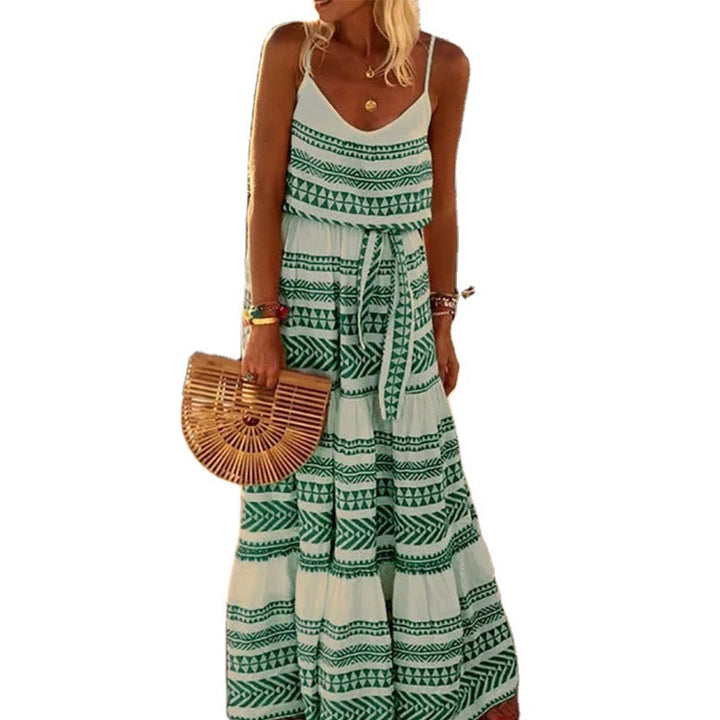 "Ärmlös boho cami maxi klänning med tryck i blå, grön, röd, svart. Perfekt för sommar och semesterdagar."