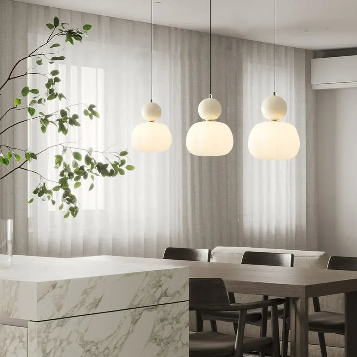Stilfull Art Deco taklampa, justerbar LED-belysning för modern känsla.