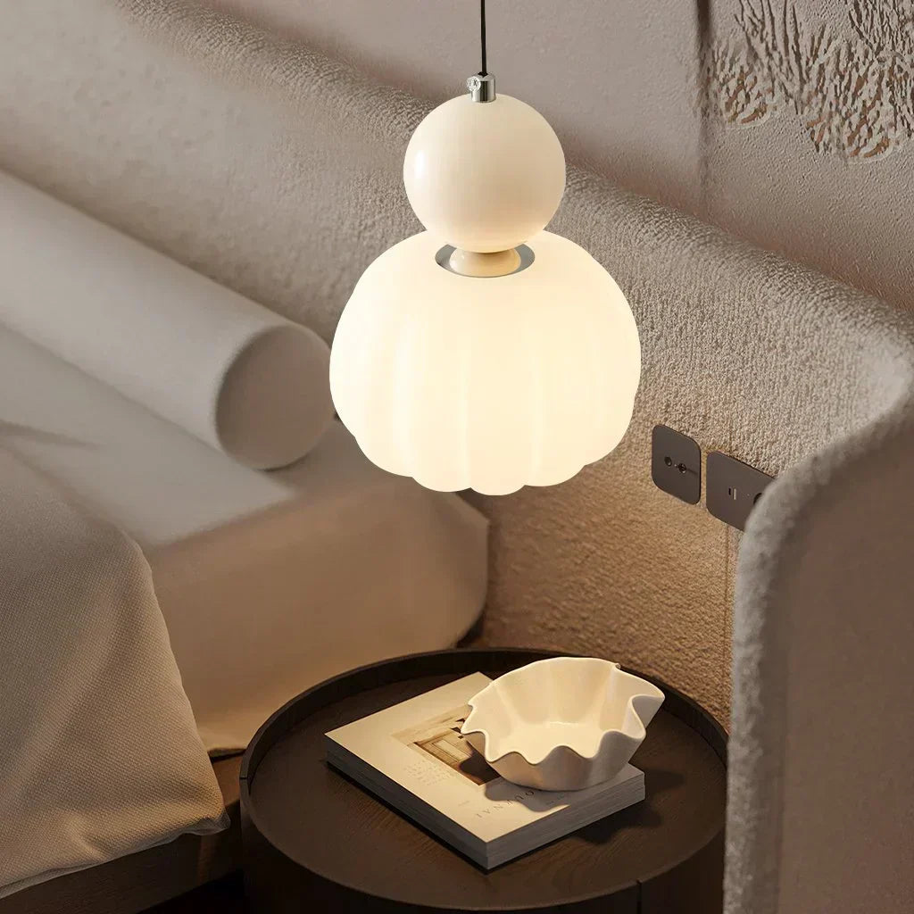 Justerbar Art Deco LED-pendel i klassisk stil, perfekt designbelysning.