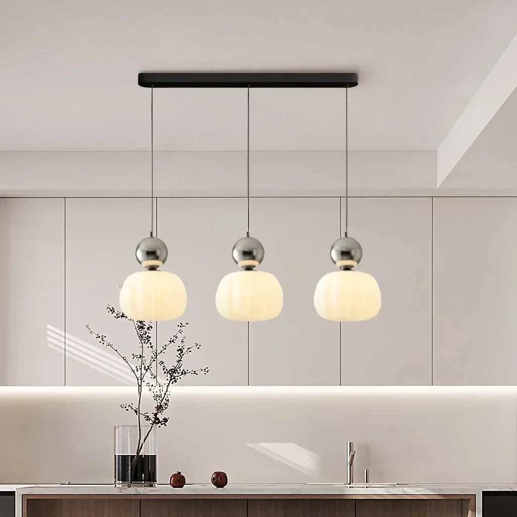 Art Deco justerbar pendellampa med LED, perfekt för designade utrymmen.