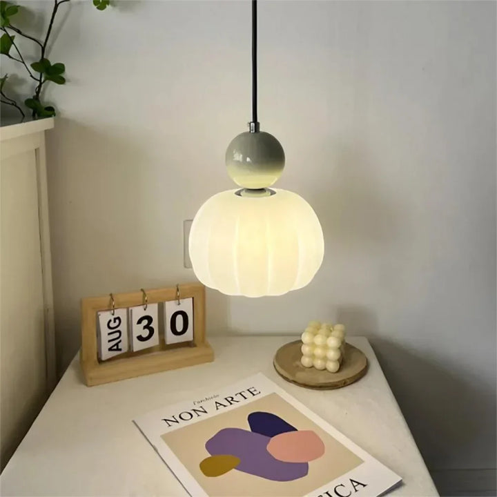 LED-pendellampa i Art Deco design, justerbar för mysbelysning och stil.