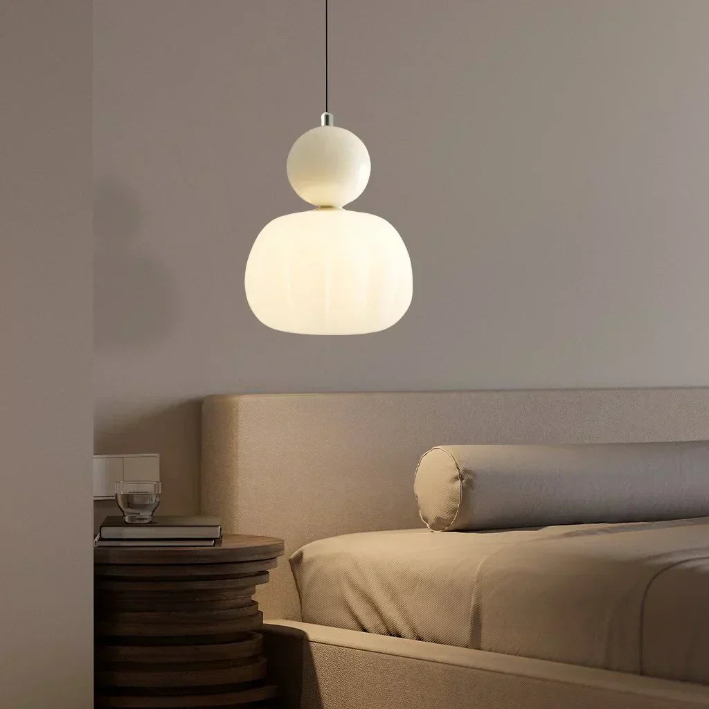 Art Deco justerbar taklampa med energisnål LED, snygg heminredningsdetalj.