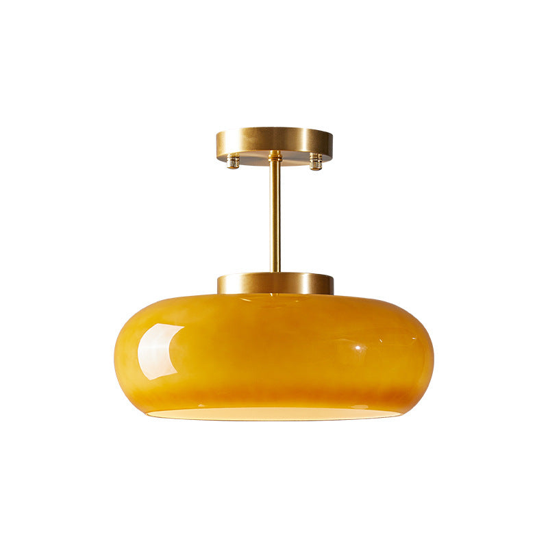 Art Deco rund taklampa, elegant design. Perfekt för modern heminredning i vardagsrum och hall.