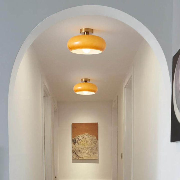 Takmonterad rund Art Deco lampa. Gör ett statement i ditt hem med denna eleganta pendellampa.