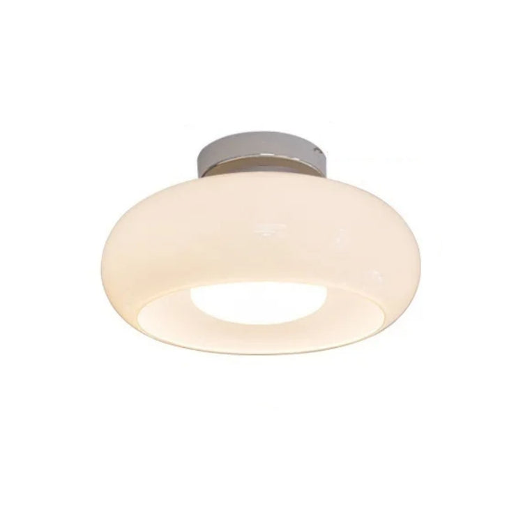 Taklampa Art Deco, rund. Klassisk design som kompletterar modern heminredning i vardagsrum.